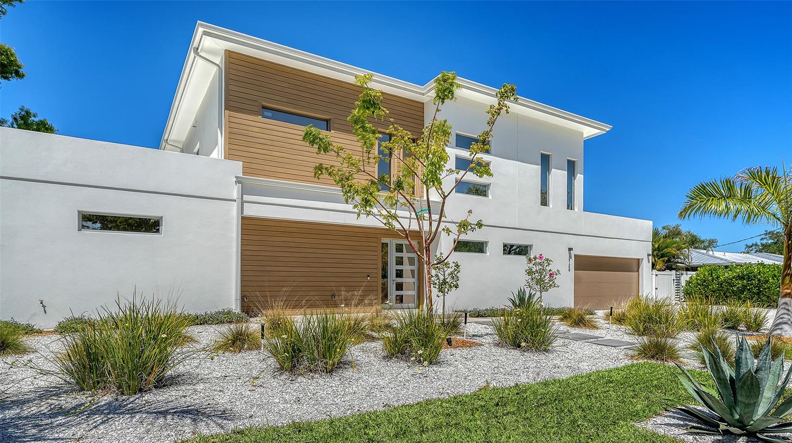 2124 CLEMATIS PL