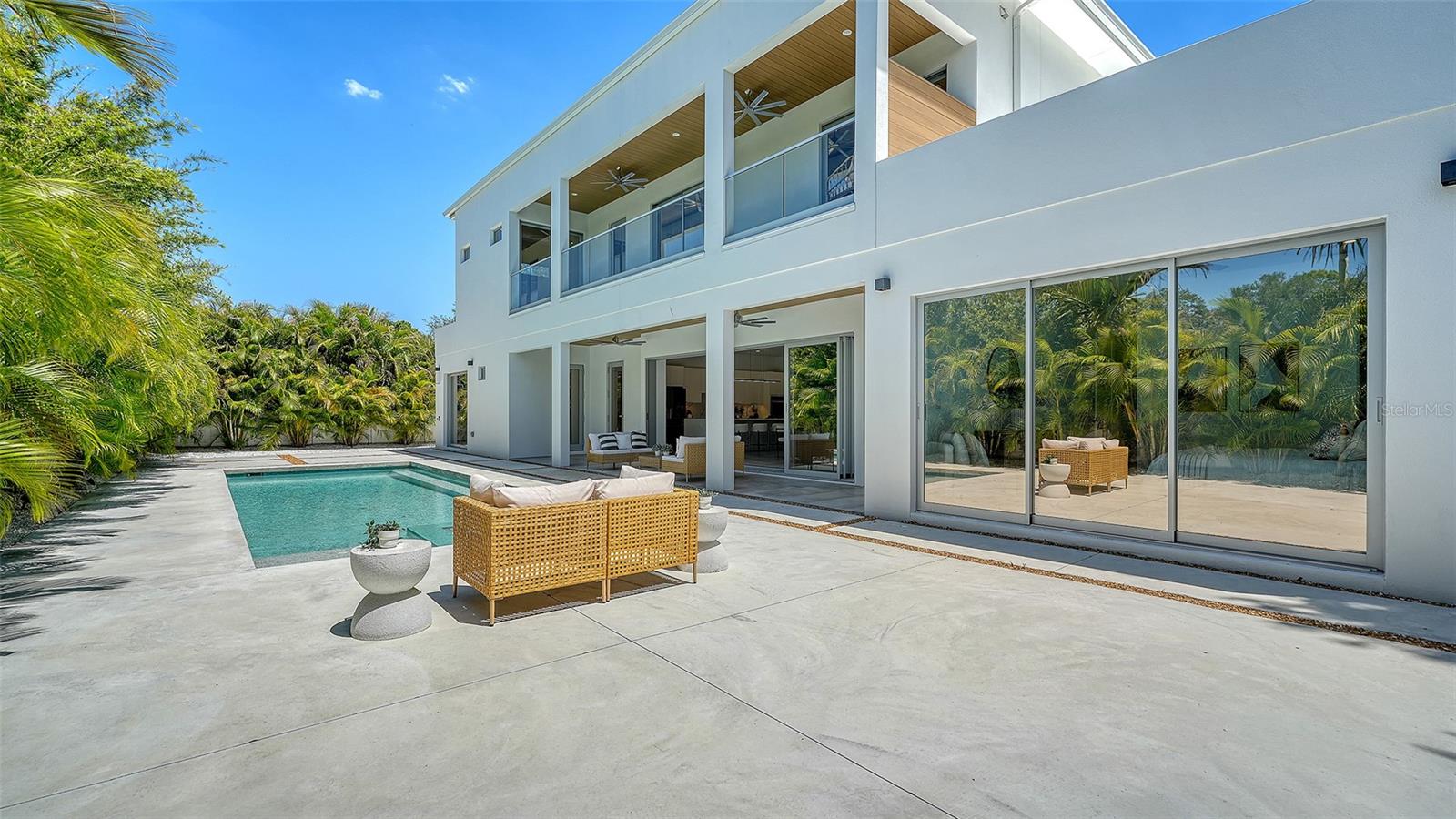 2124 CLEMATIS PL