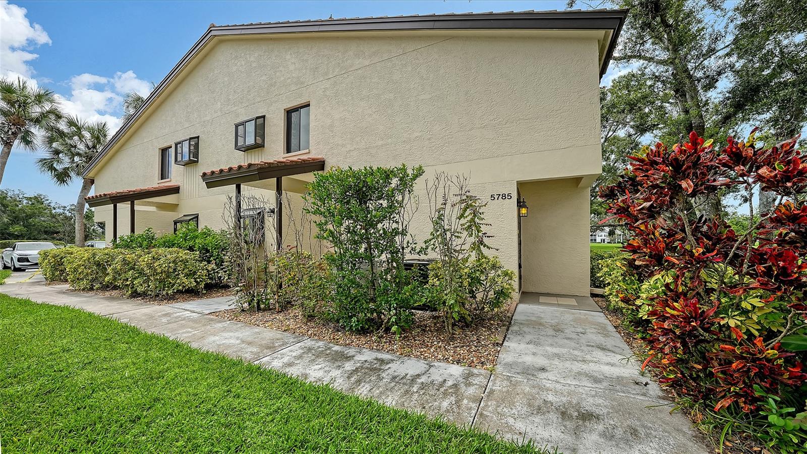 5785 GARDENS DR #5785