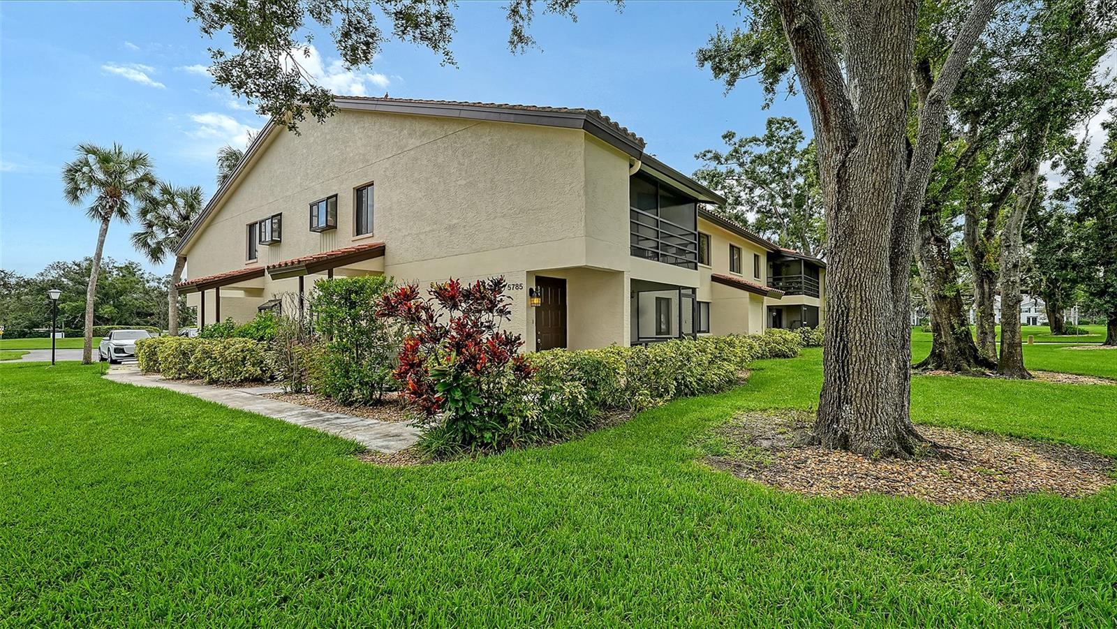 5785 GARDENS DR #5785