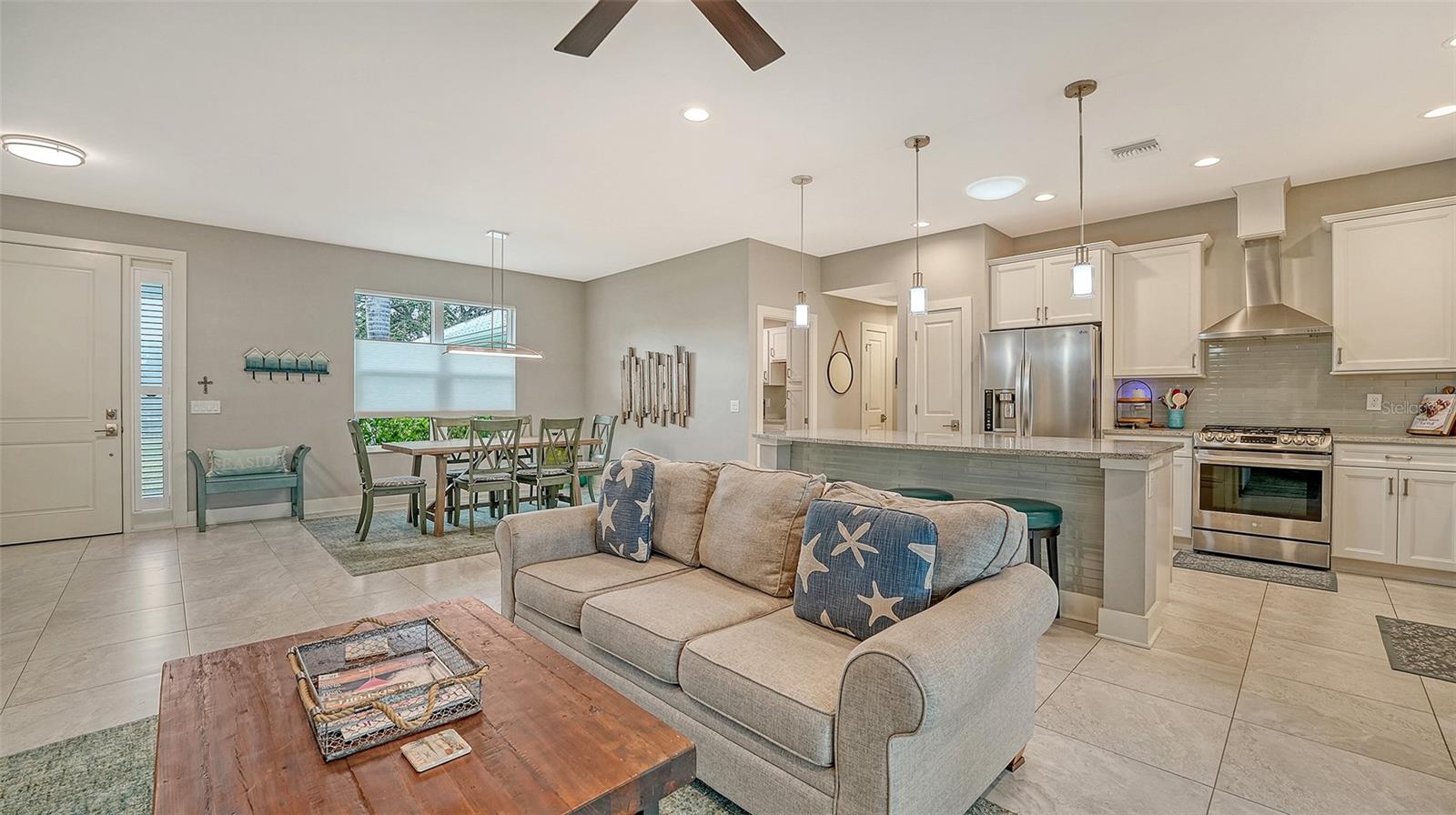 524 ACACIA LN