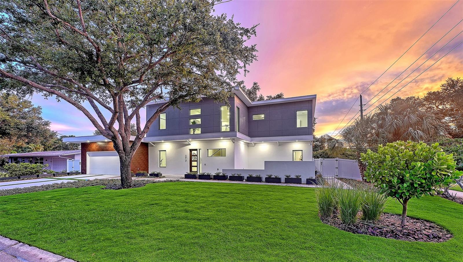 2010 HYDE PARK CIR