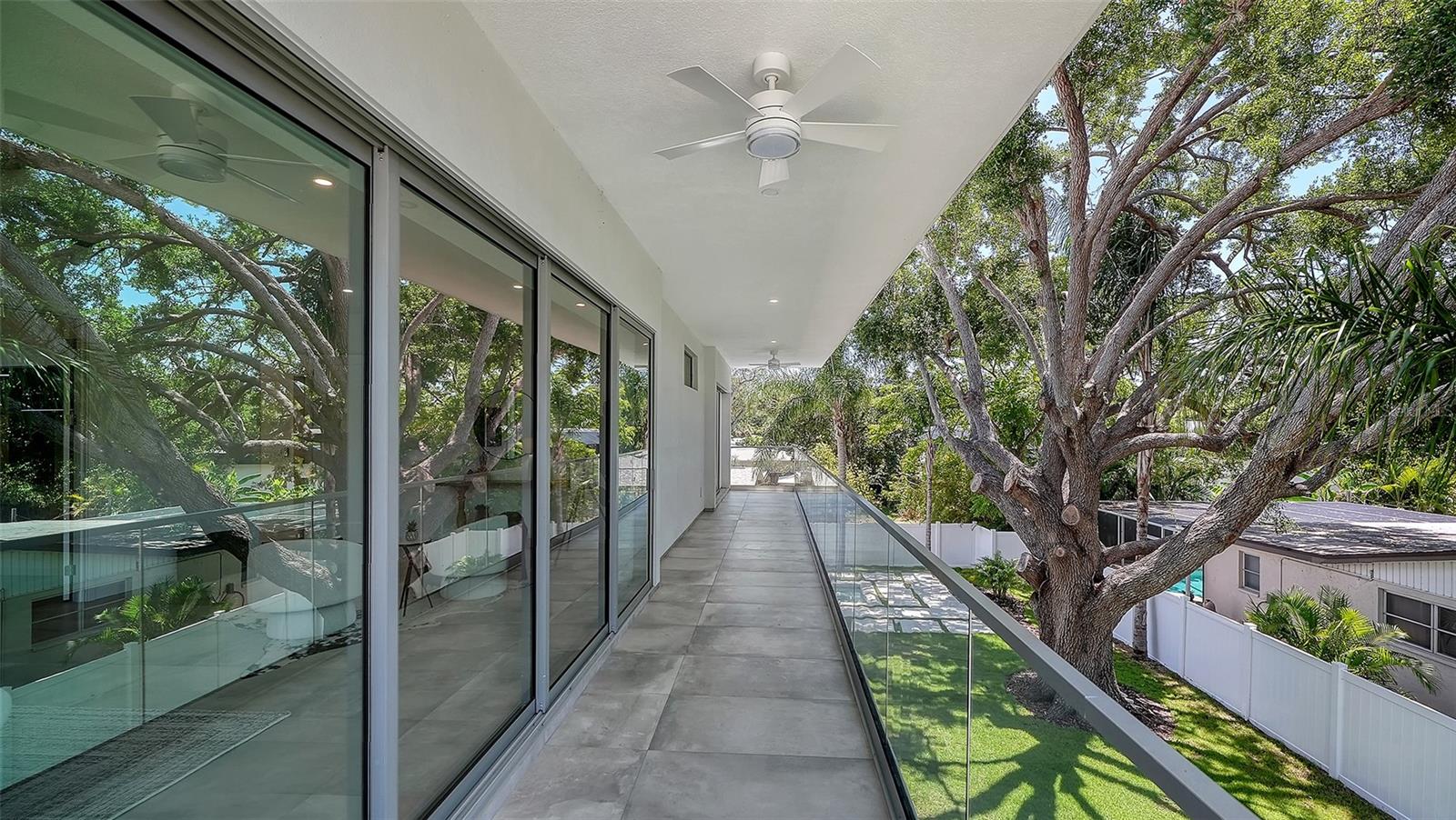 2010 HYDE PARK CIR
