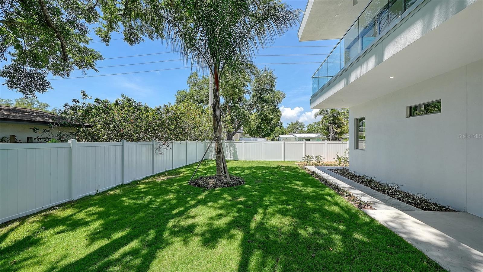 2010 HYDE PARK CIR