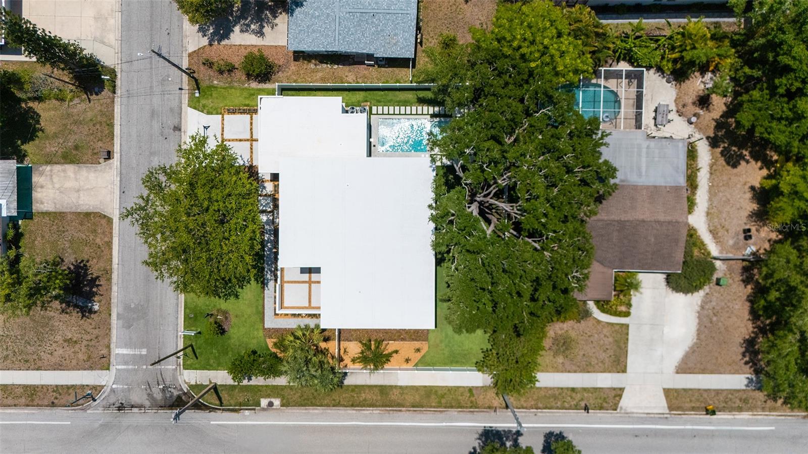 2010 HYDE PARK CIR