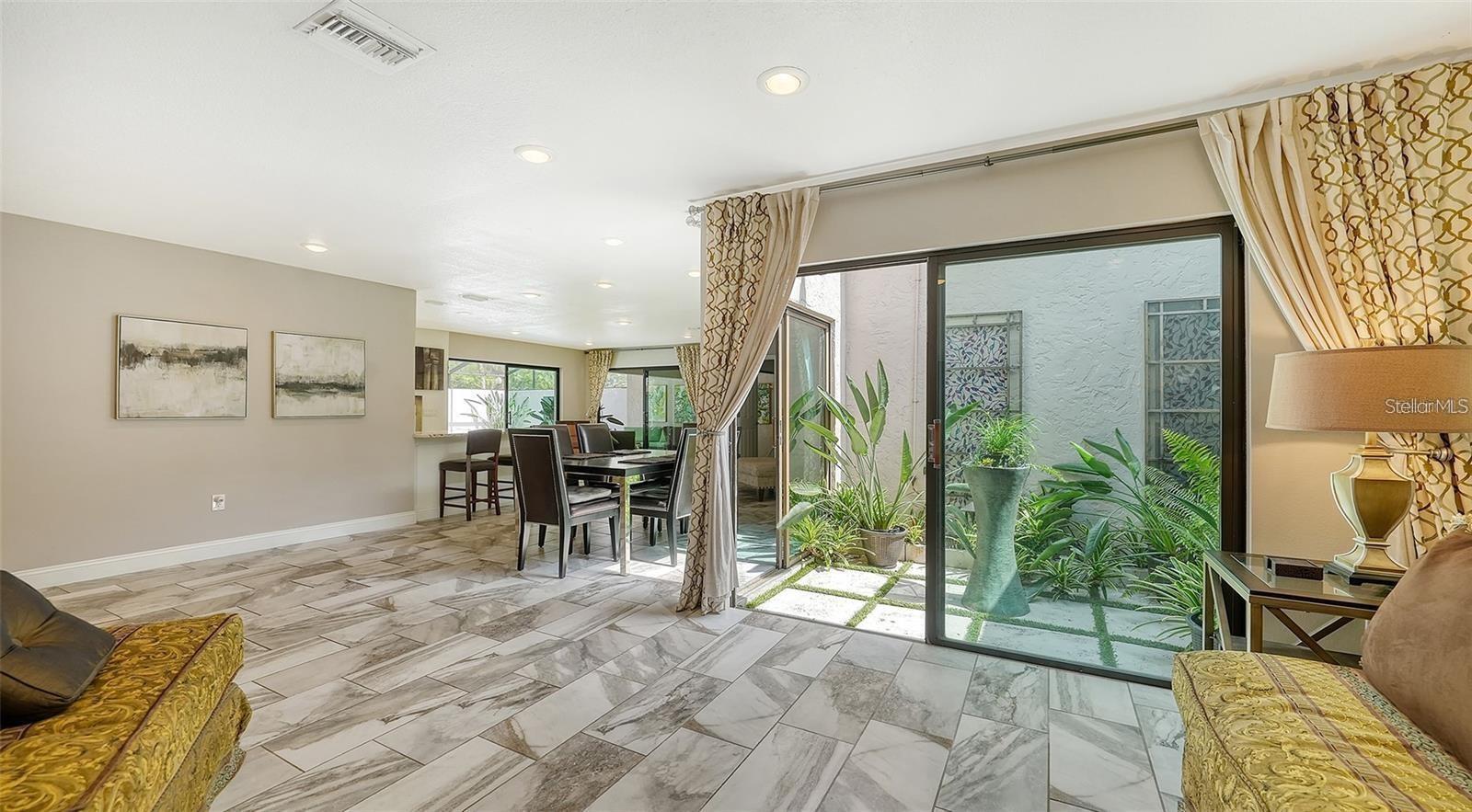 3842 GLEN OAKS MANOR DR