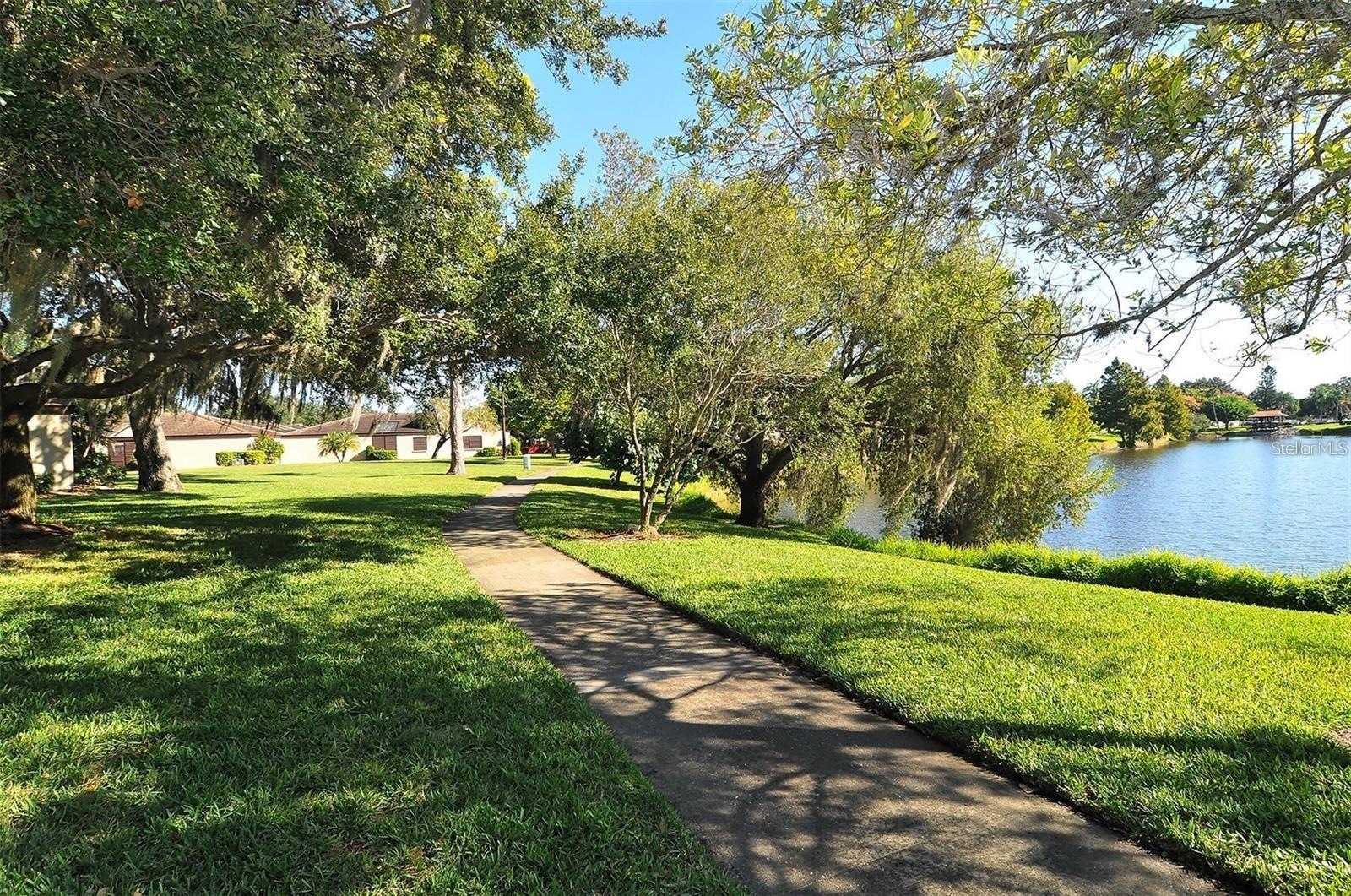 3842 GLEN OAKS MANOR DR