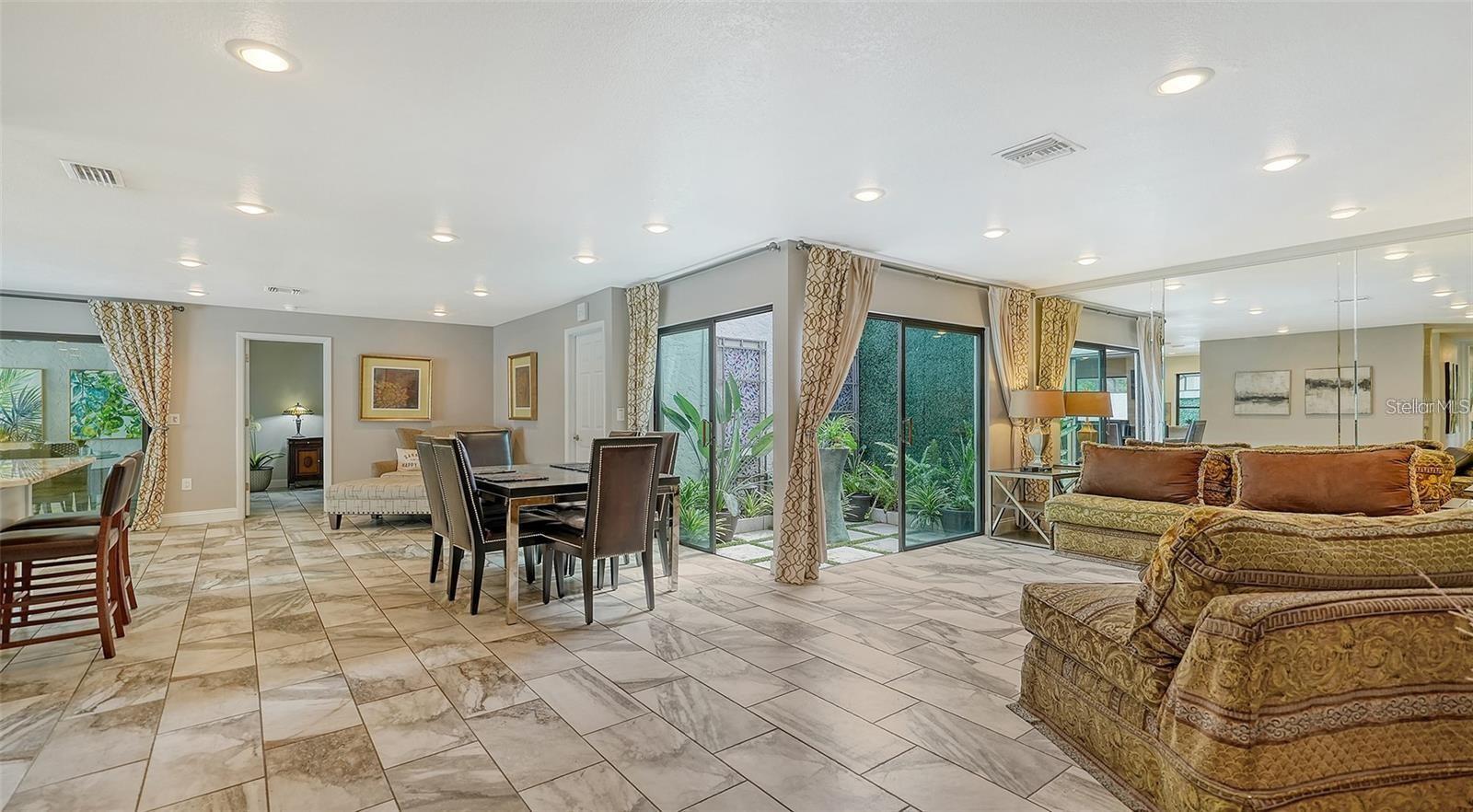 3842 GLEN OAKS MANOR DR
