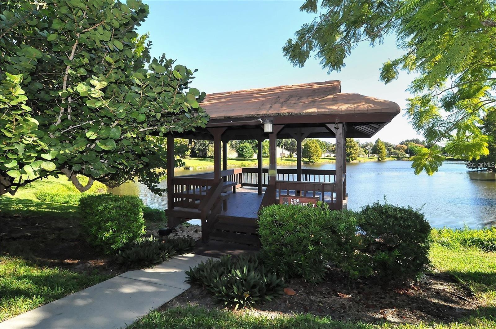 3842 GLEN OAKS MANOR DR