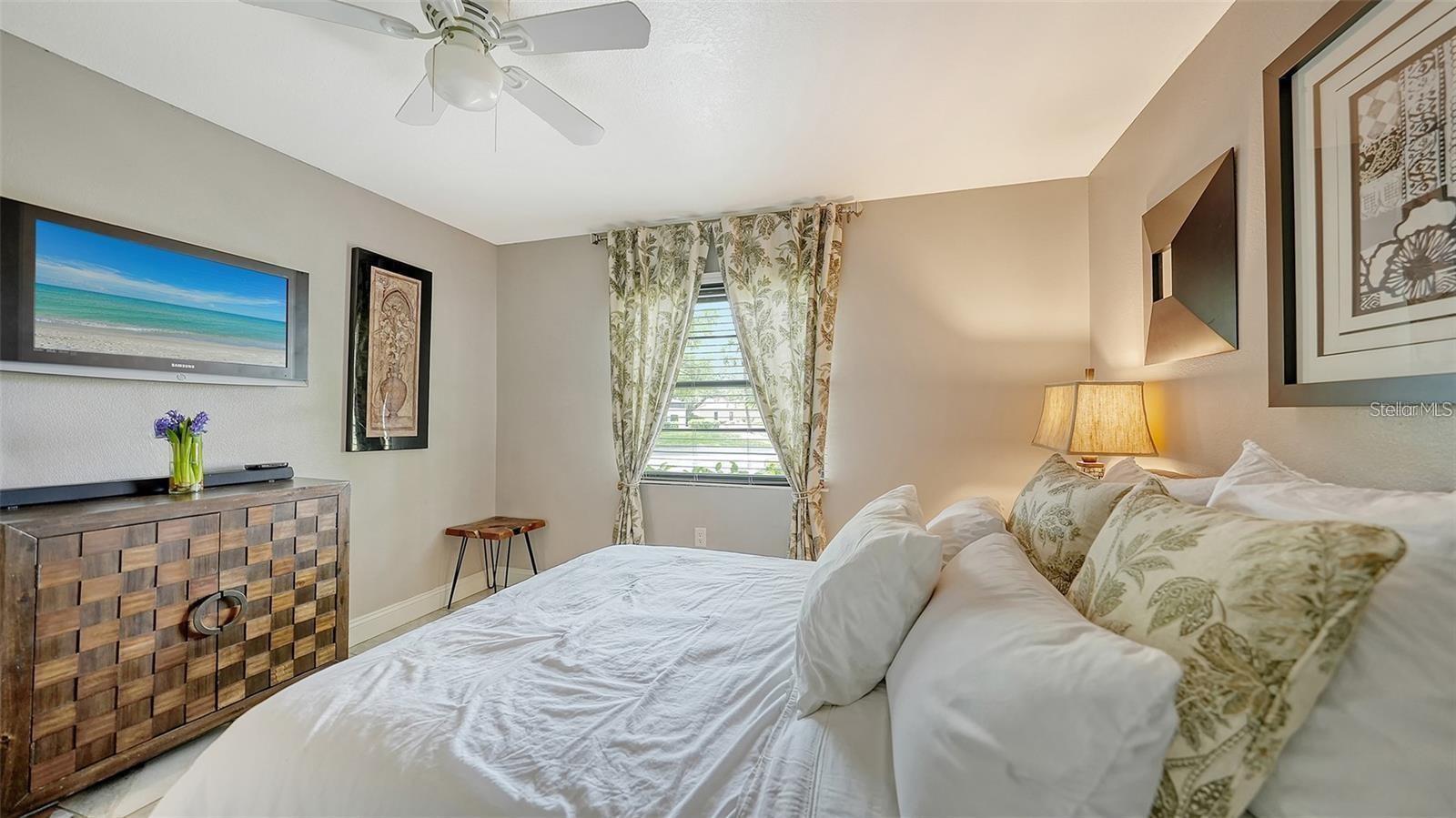 3842 GLEN OAKS MANOR DR