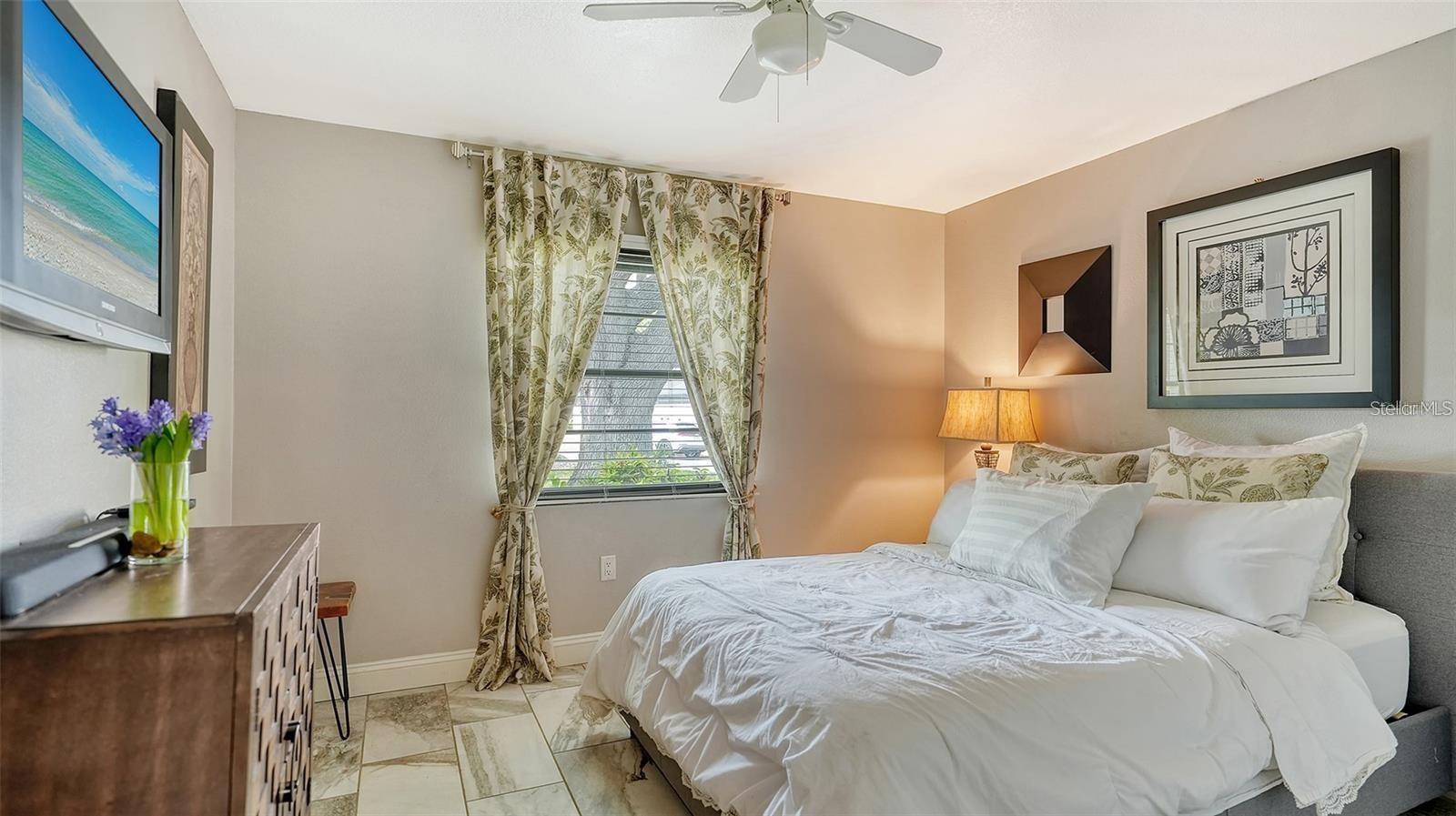 3842 GLEN OAKS MANOR DR