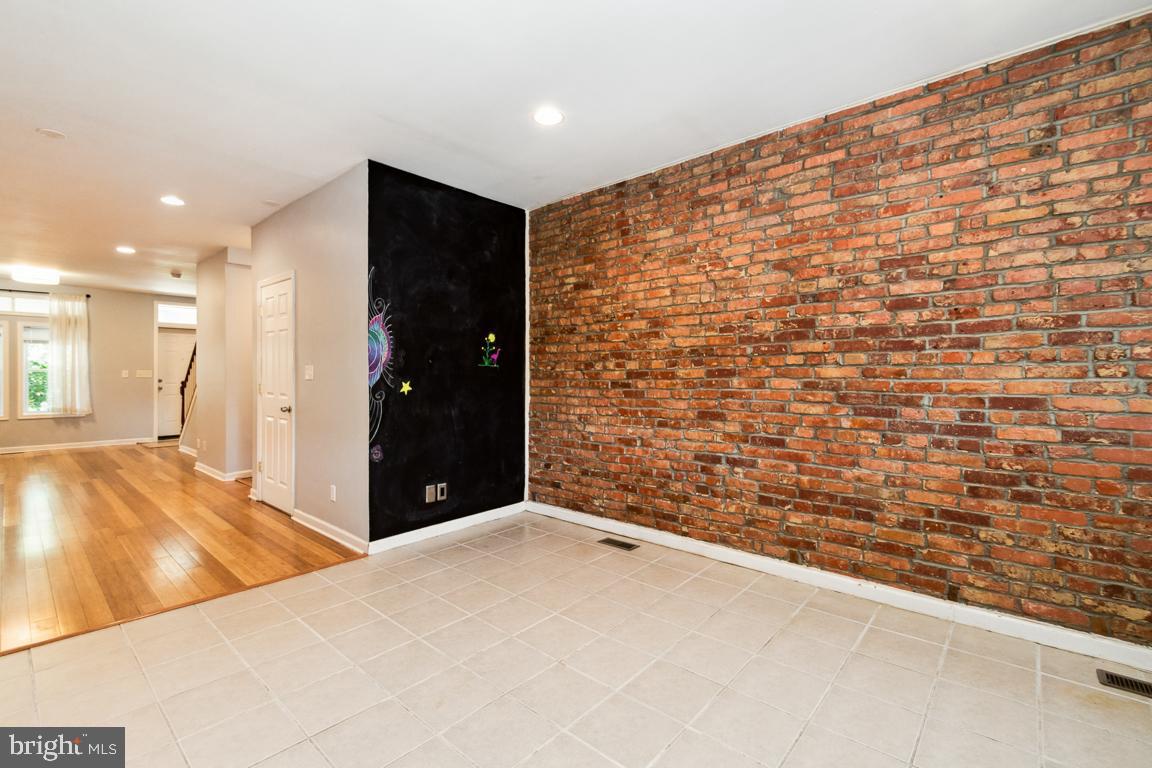 1303 W 41st Street W