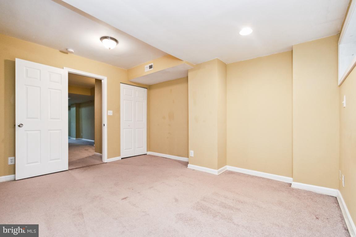 1303 W 41st Street W