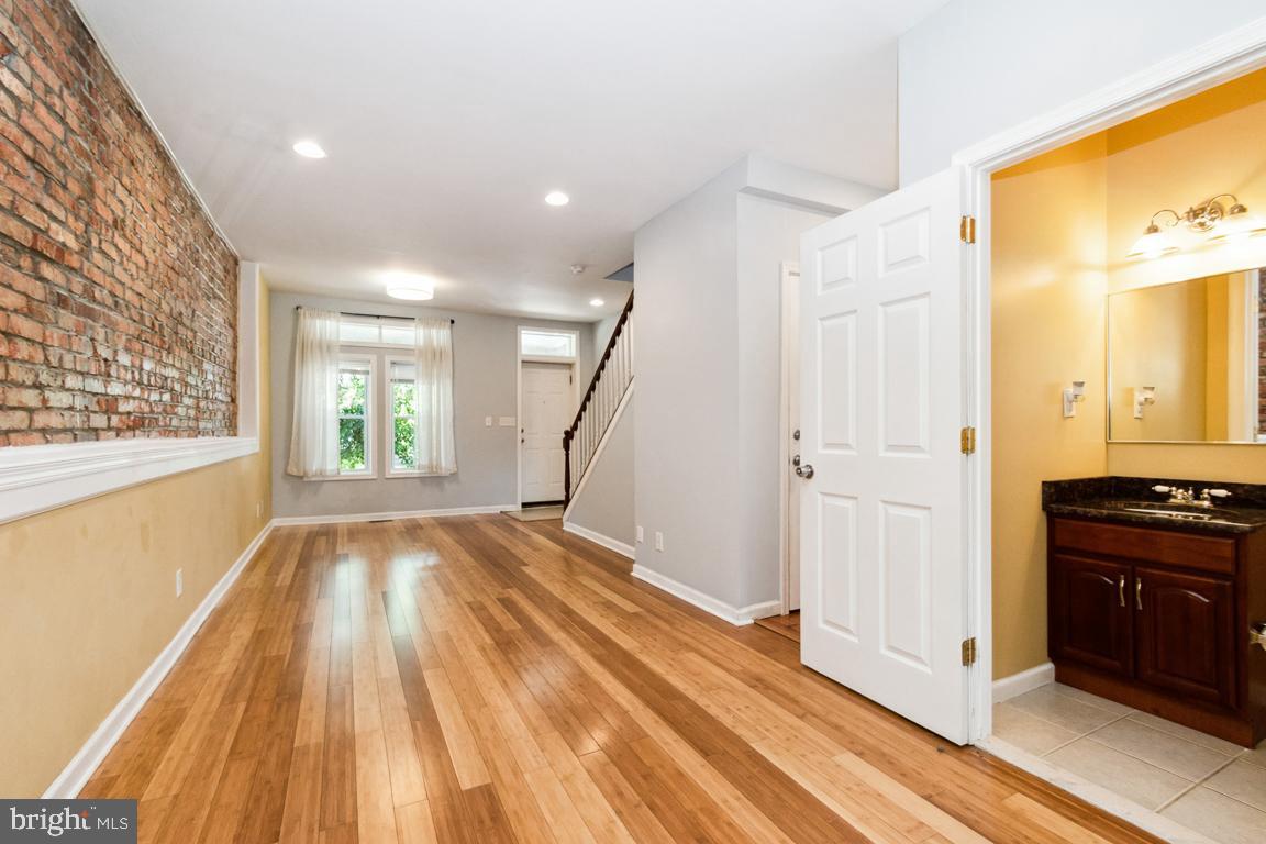 1303 W 41st Street W