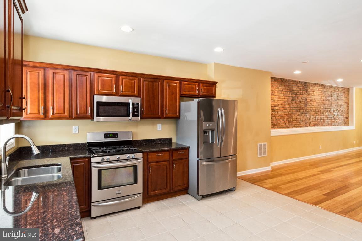 1303 W 41st Street W