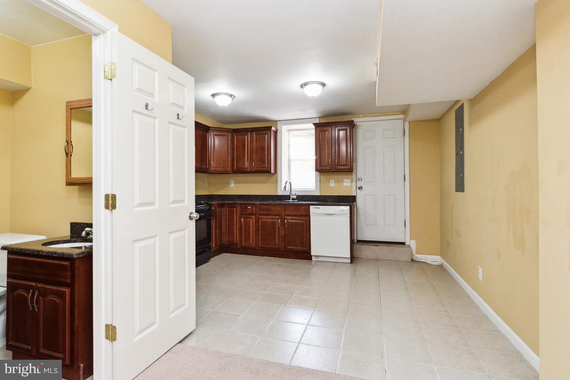 1303 W 41st Street W