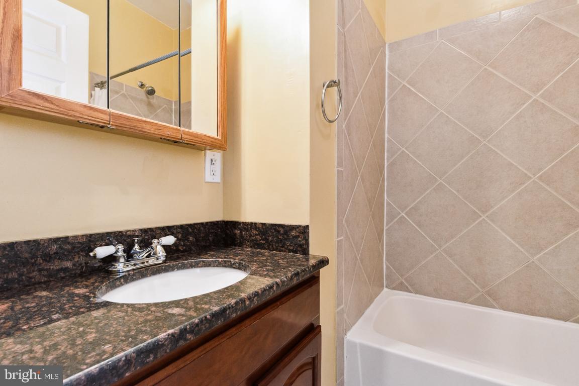 1303 W 41st Street W