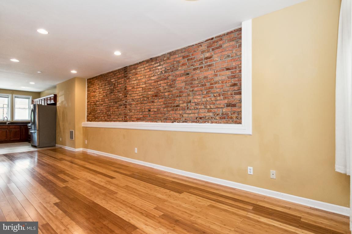 1303 W 41st Street W