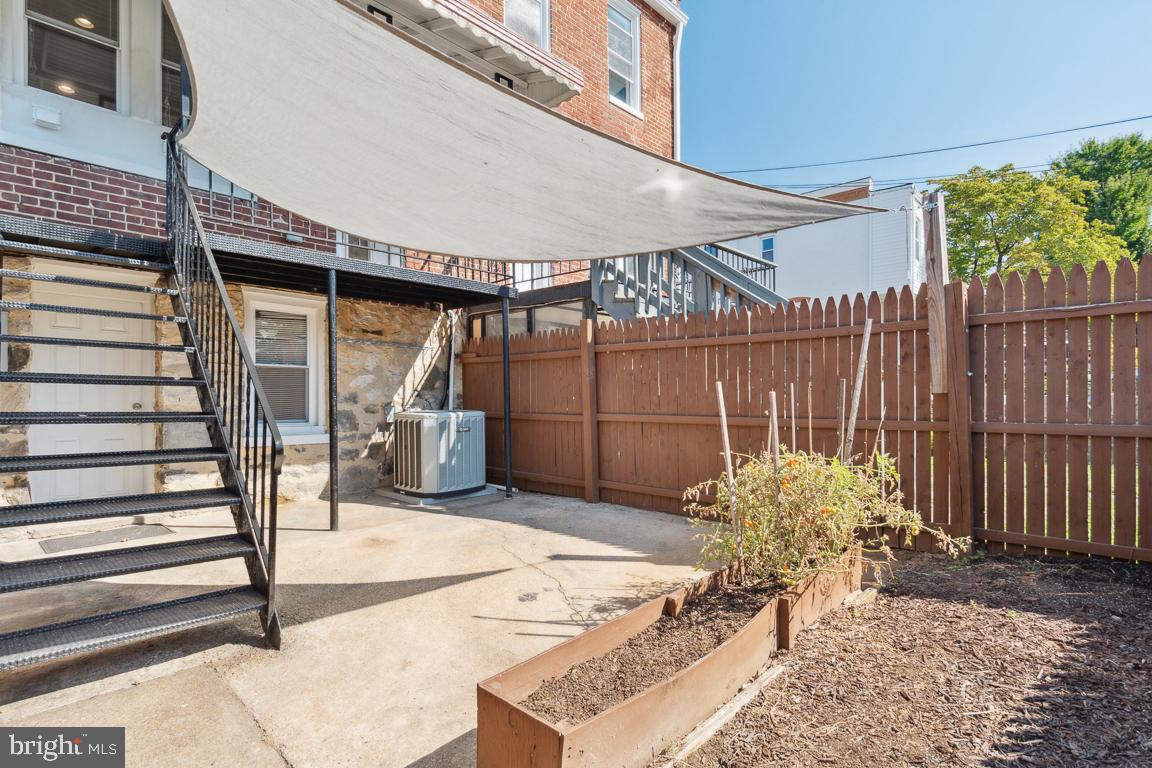 1303 W 41st Street W