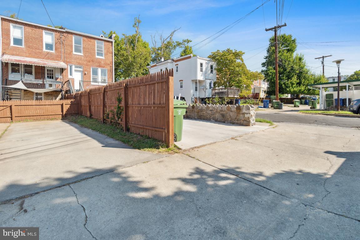 1303 W 41st Street W