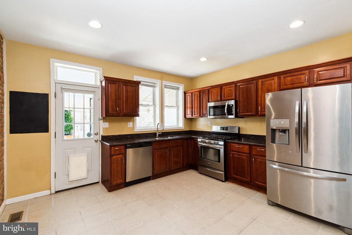 1303 W 41st Street W