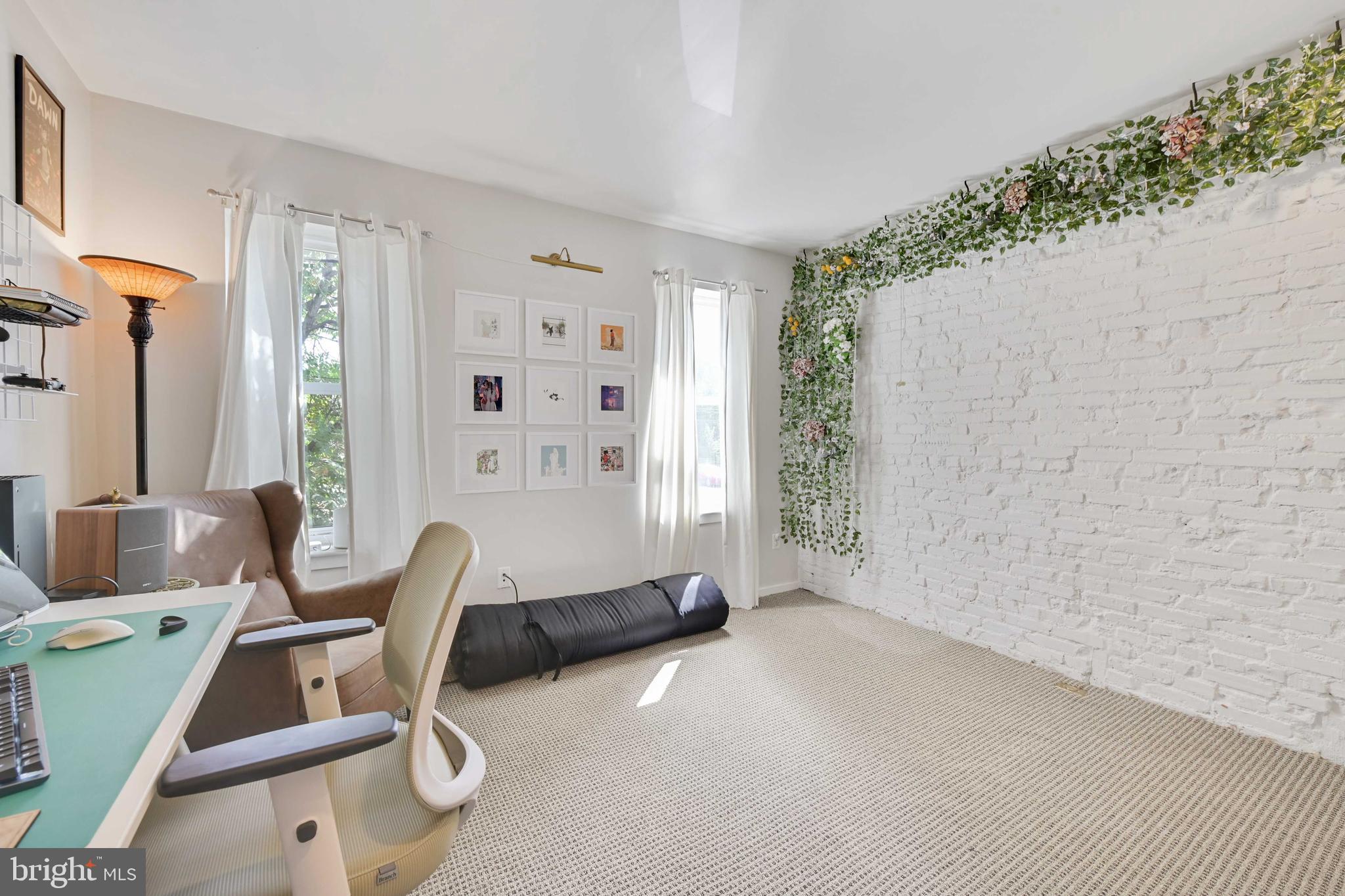 2639 N Howard Street N