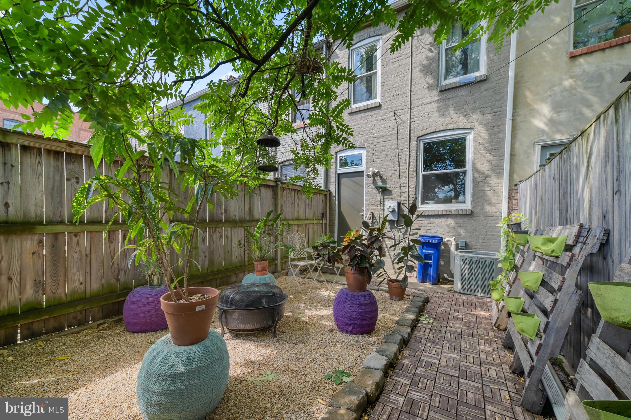 2639 N Howard Street N