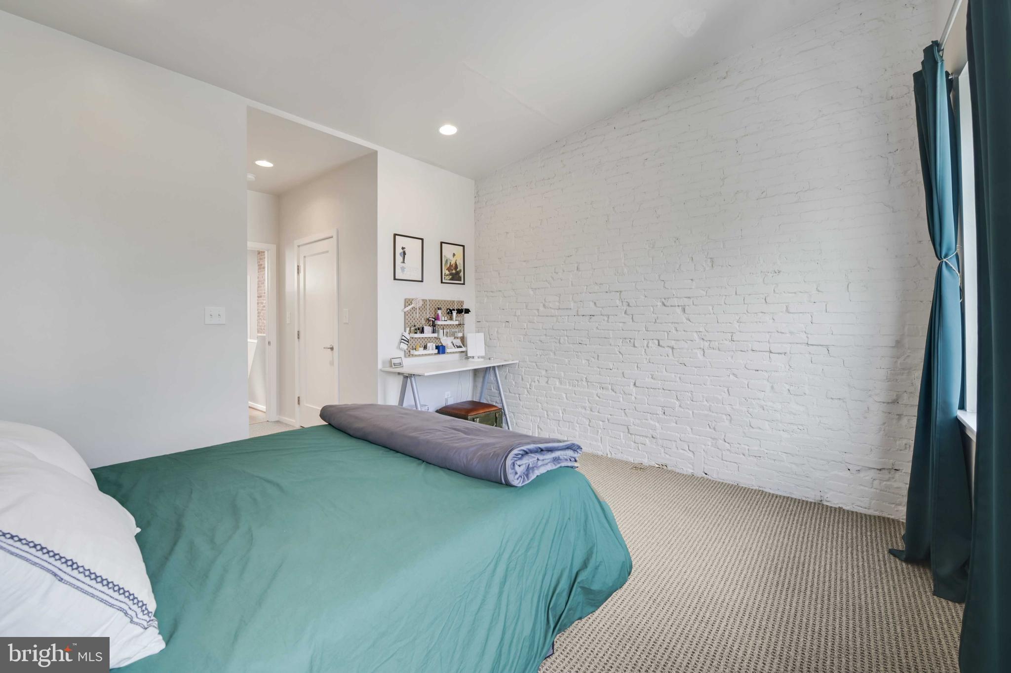 2639 N Howard Street N