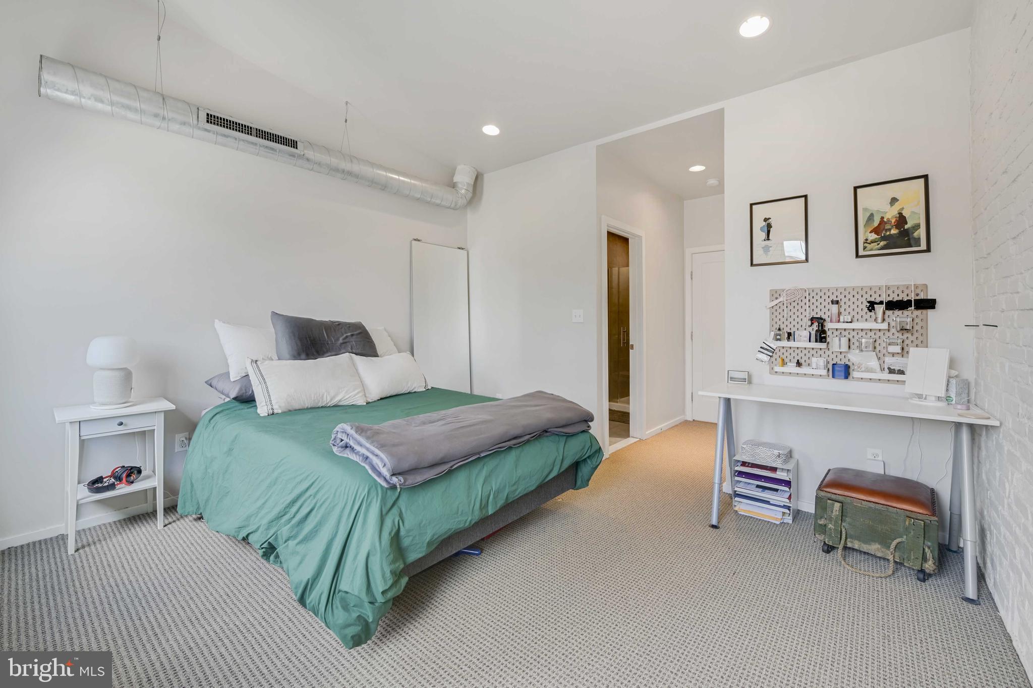 2639 N Howard Street N