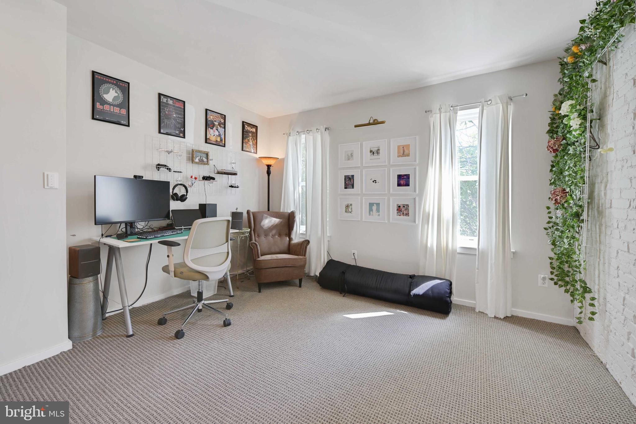 2639 N Howard Street N