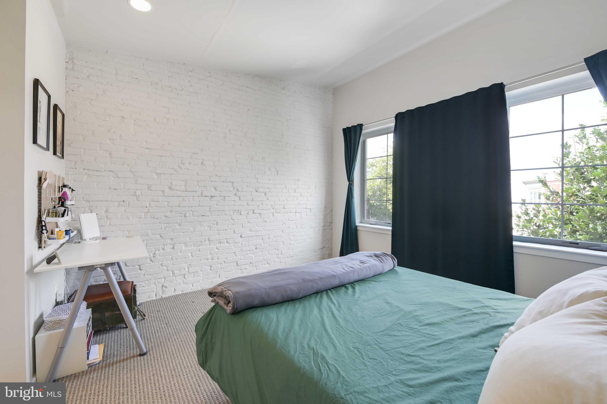 2639 N Howard Street N