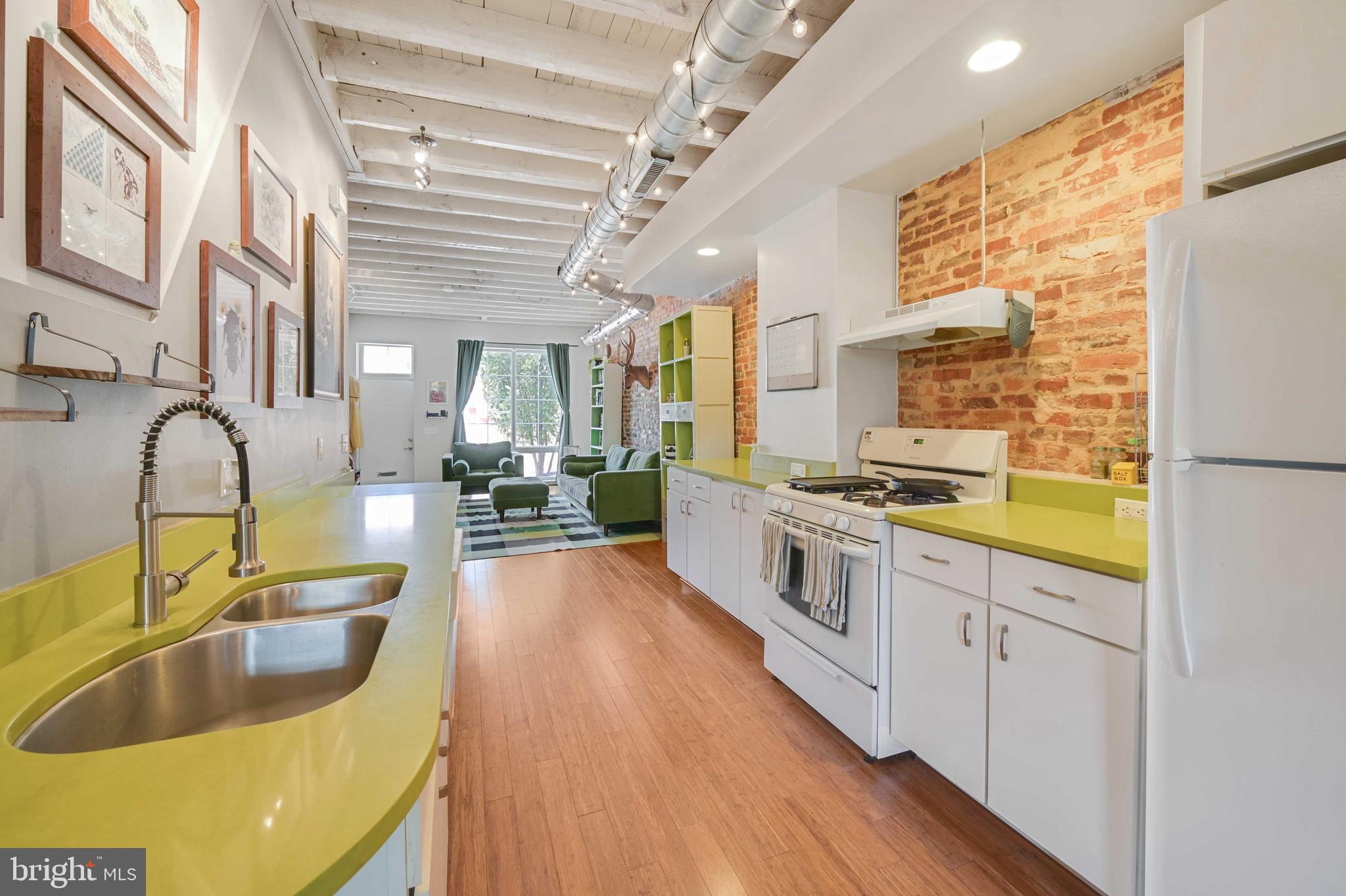 2639 N Howard Street N