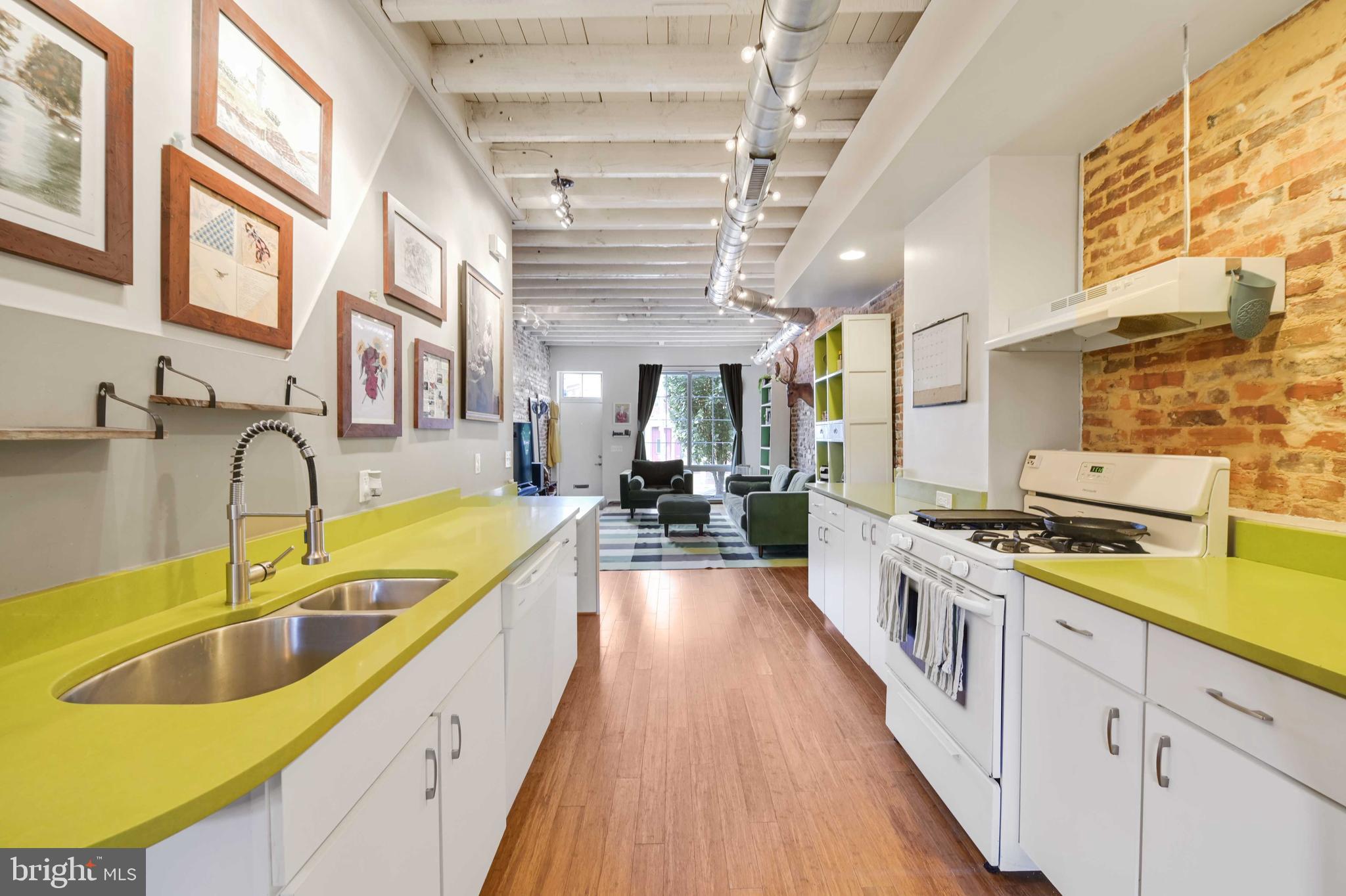 2639 N Howard Street N