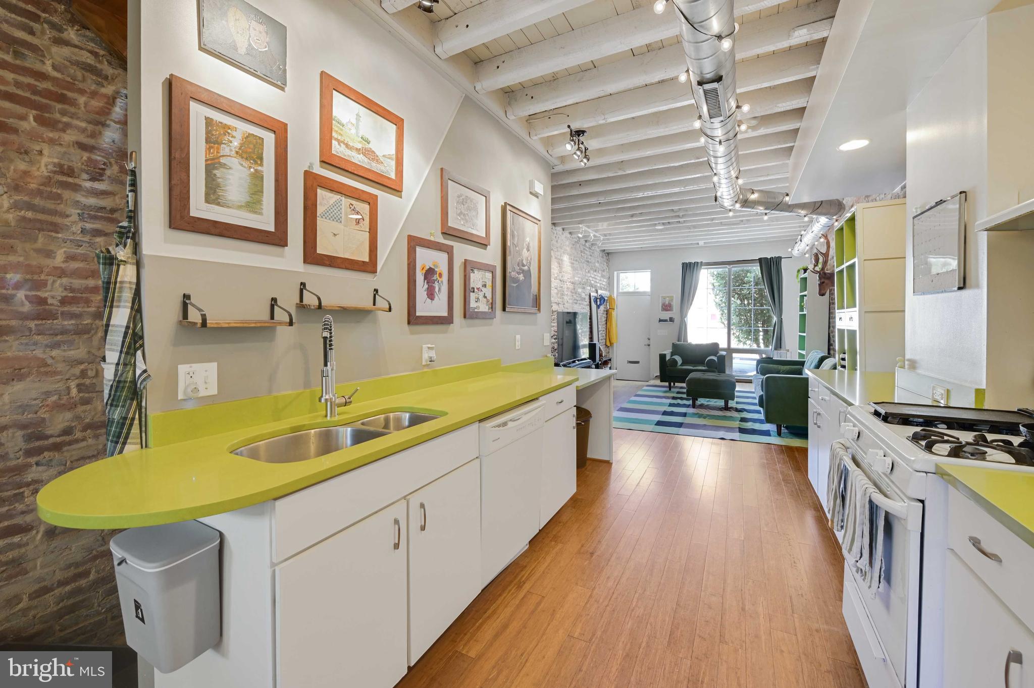 2639 N Howard Street N