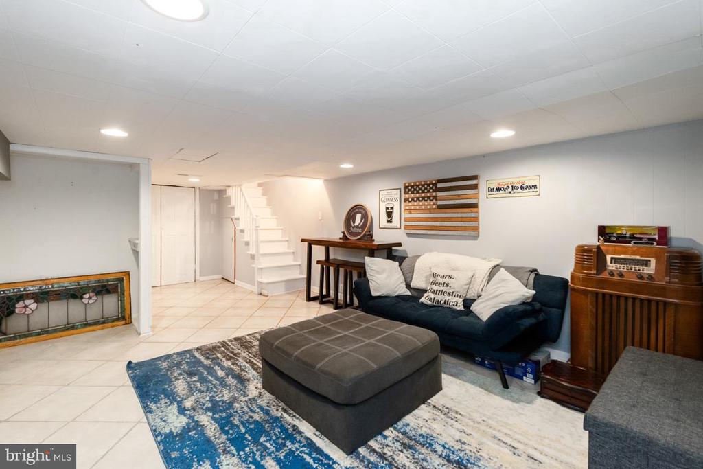 3809 Foster Ave