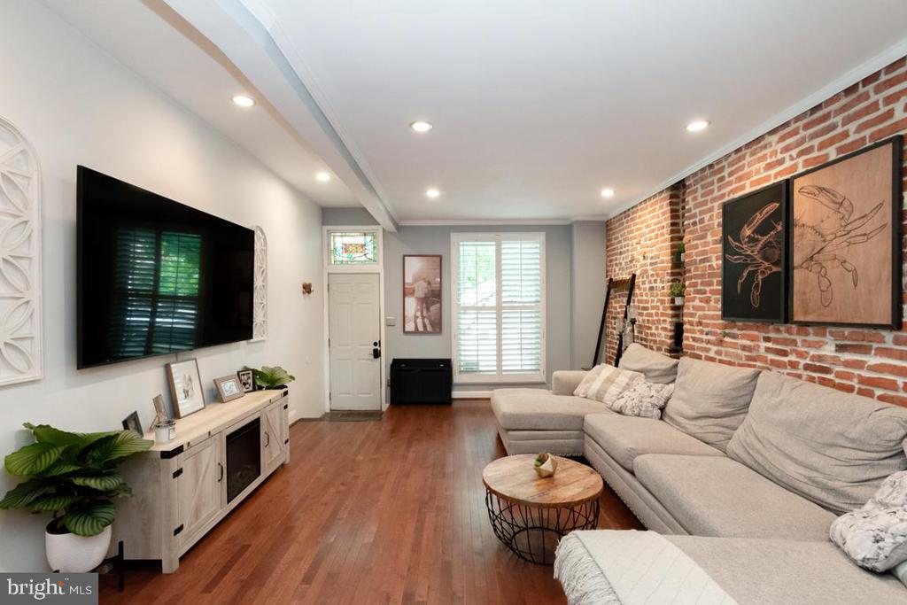 3809 Foster Ave