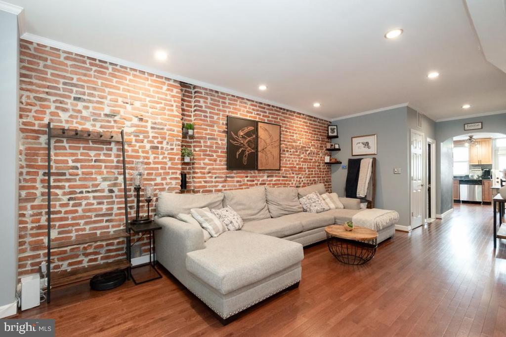3809 Foster Ave