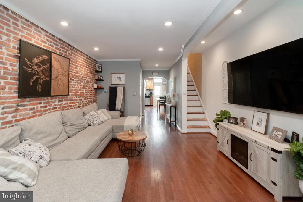3809 Foster Ave