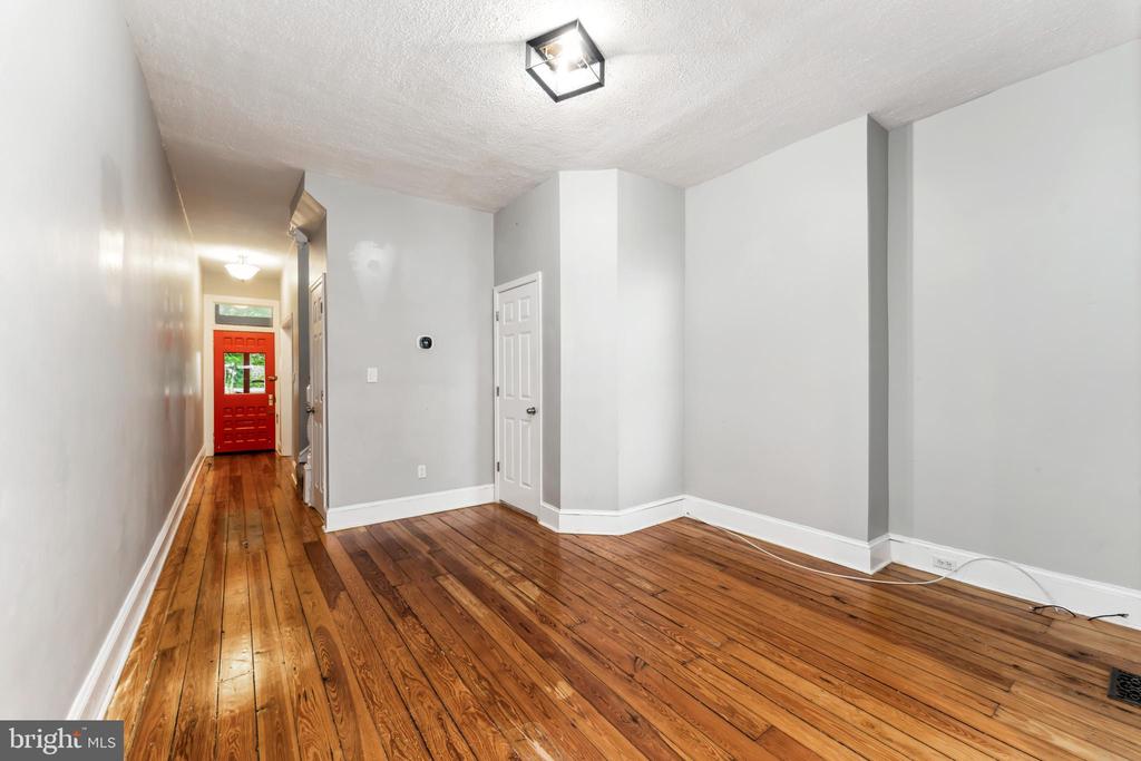 3903 Roland Ave