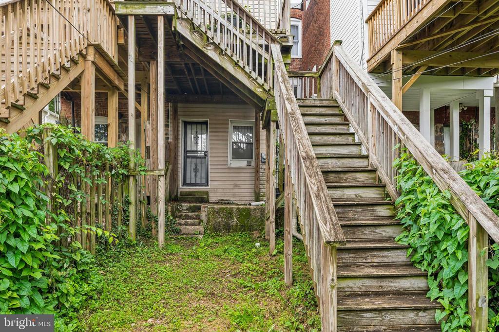 3903 Roland Ave