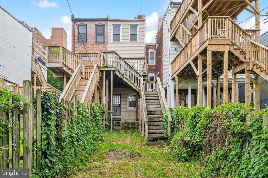 3903 Roland Ave