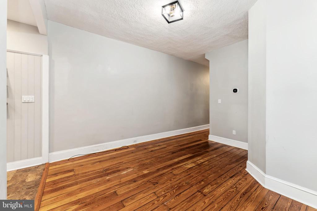 3903 Roland Ave