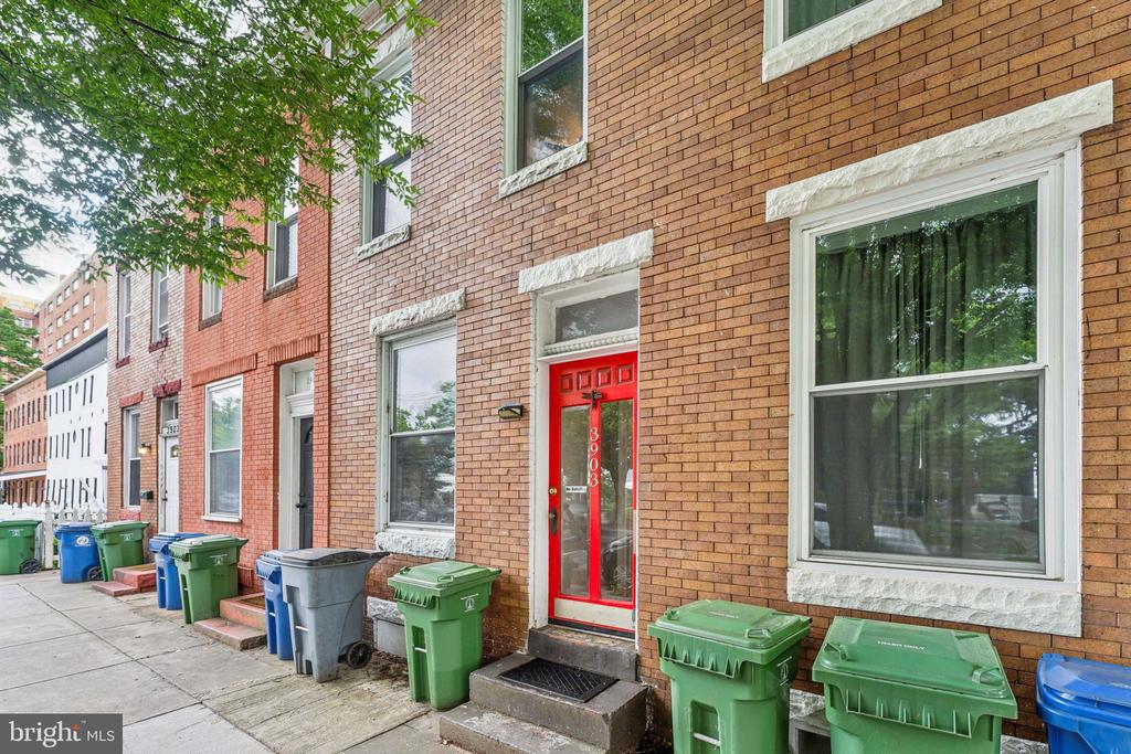 3903 Roland Ave