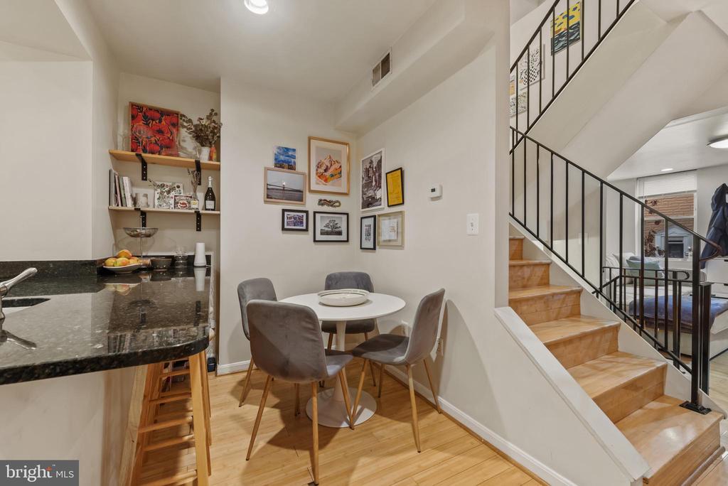 1807 E LOMBARD