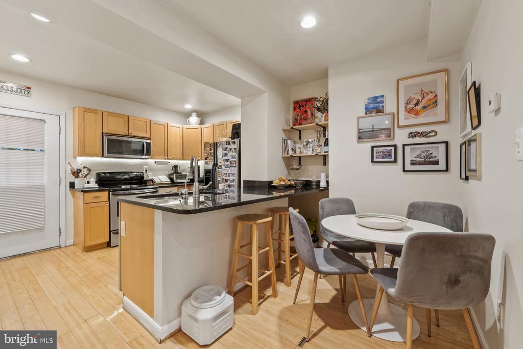 1807 E LOMBARD