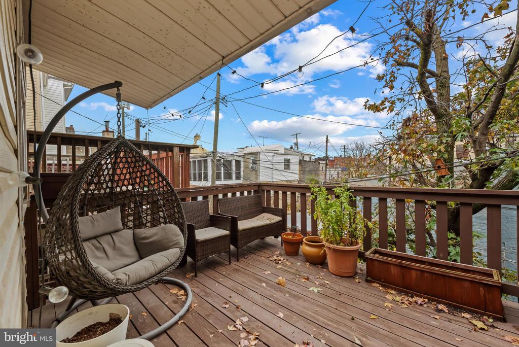 1807 E LOMBARD