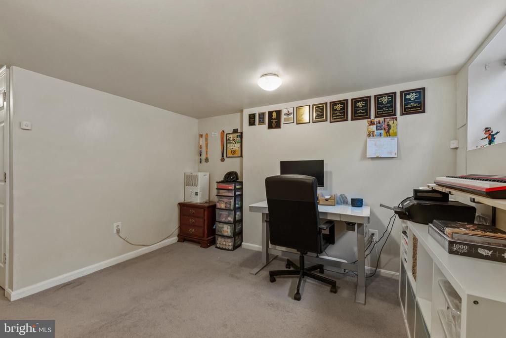 1807 E LOMBARD