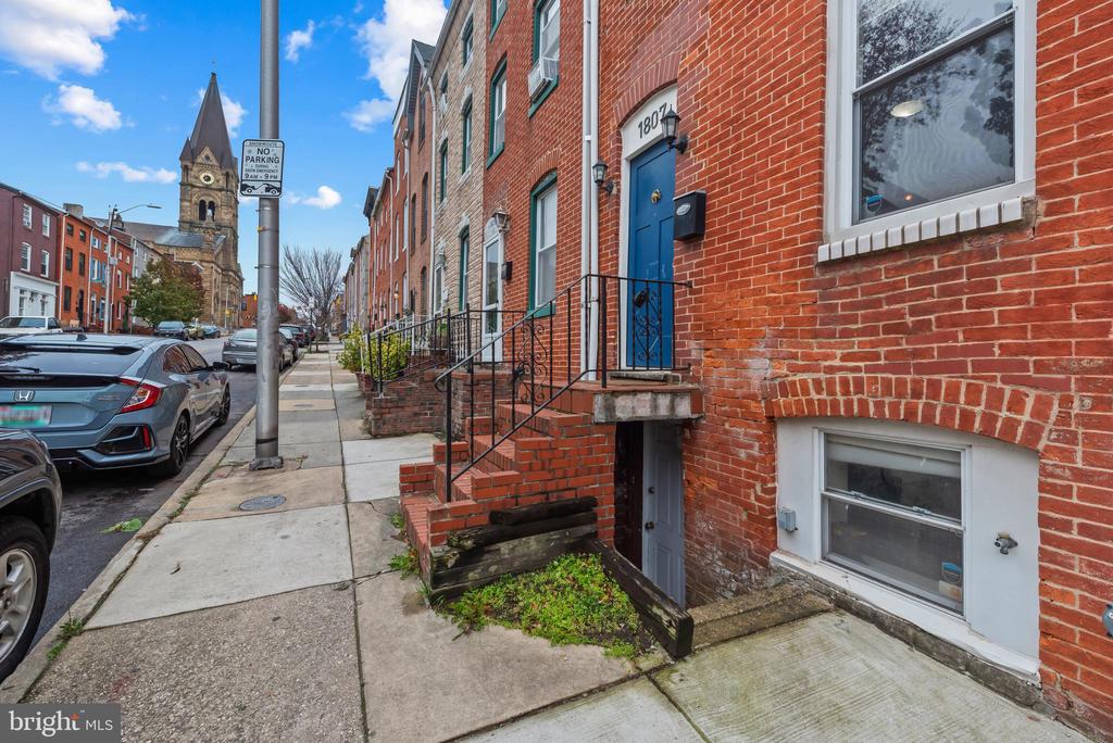1807 E LOMBARD