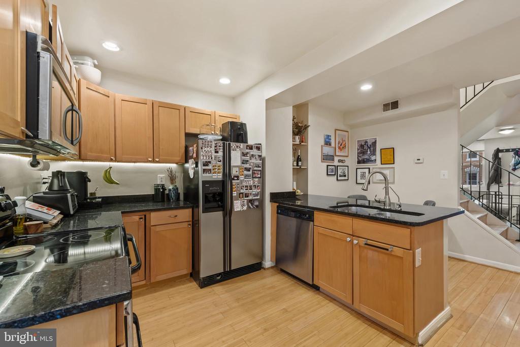 1807 E LOMBARD