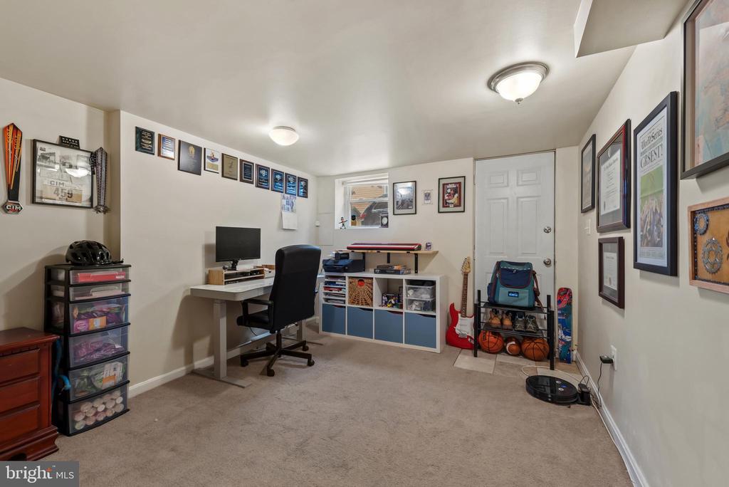 1807 E LOMBARD
